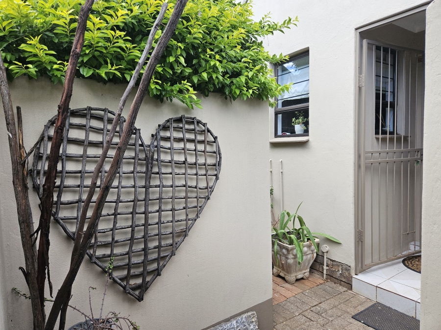 2 Bedroom Property for Sale in Rhodesdene Northern Cape